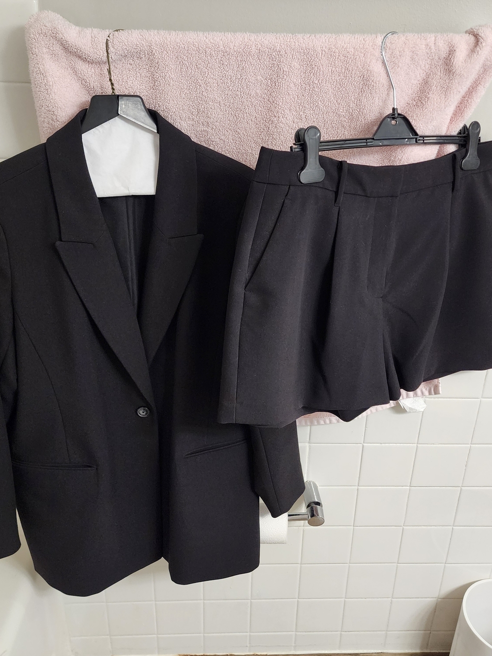 Like New Nine West Black Tailored Blazer Large and Shorts Size 12